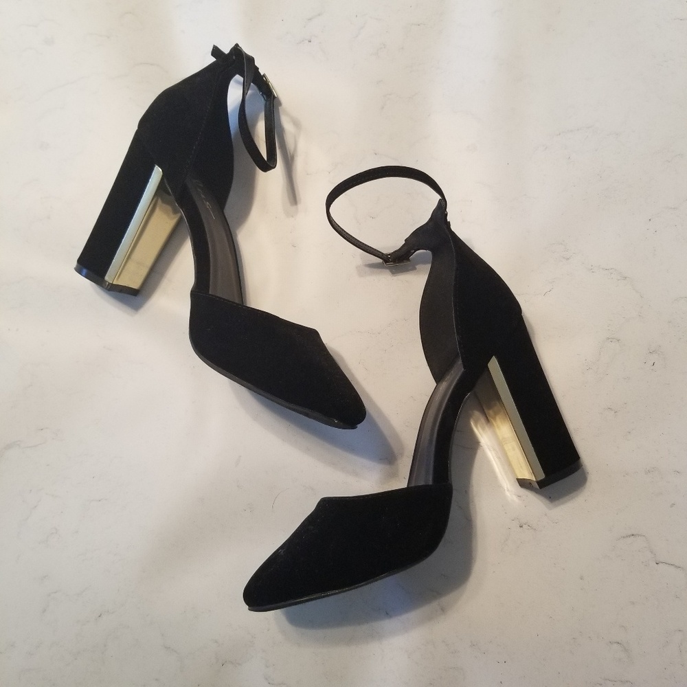 Lulu's ankle strap black pumps